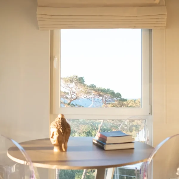 aranżacja wnętrza w jasnych barwach